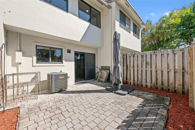 Building Photo - 340 City View Dr