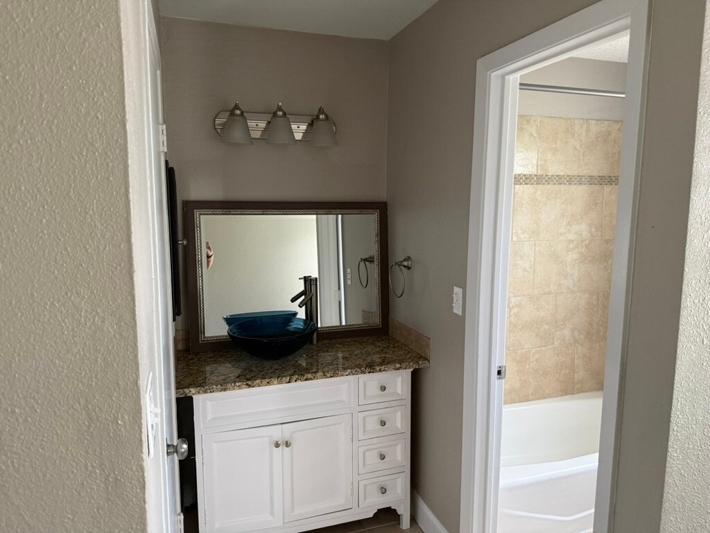 Building Photo - 5618 Crater Lake Dr