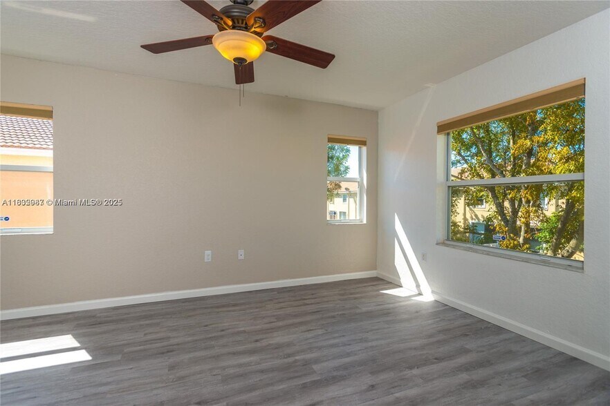 Building Photo - 6331 Landings Ter