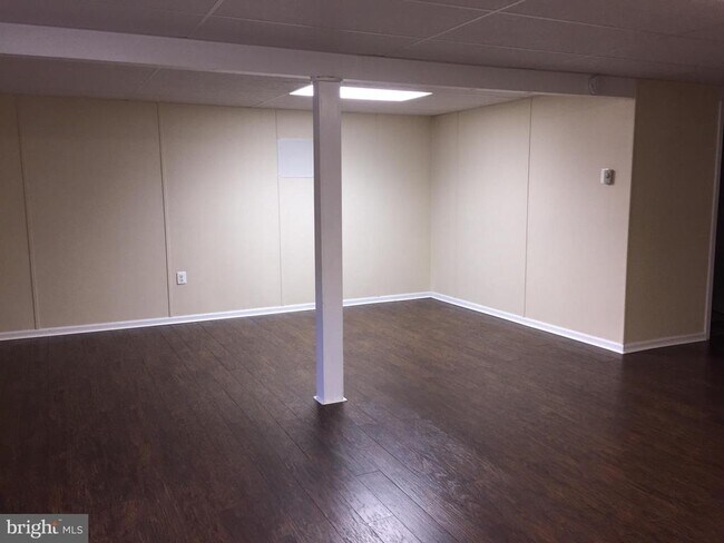 Building Photo - 5128 Barness Ct