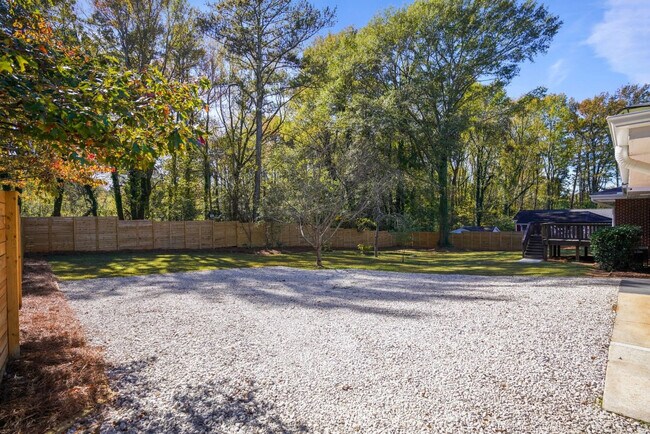 Building Photo - 2234 Edgemore Dr SE