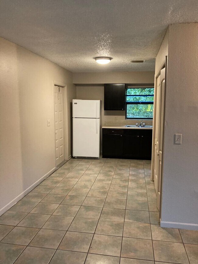 Building Photo - 5117 E 28th Ave