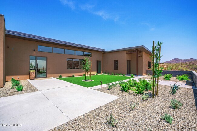 Building Photo - 15322 N Sandy Blf Rd