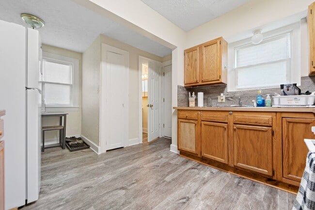 Building Photo - West Akron 3BR with Porch & Off-Street Par...