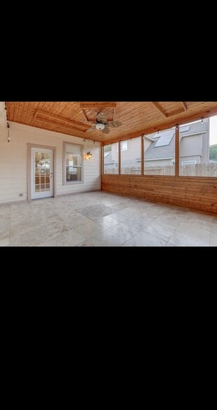 Building Photo - 3035 Fall Crest Dr