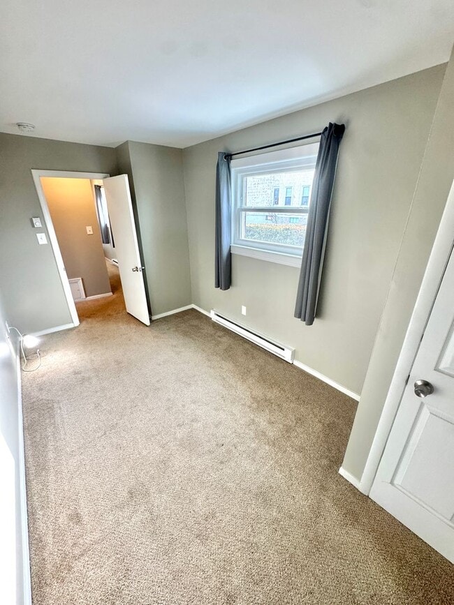 Building Photo - 828 N Sherman St