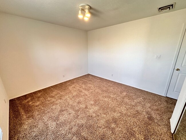 Building Photo - Move-In Special: ½ OFF First Month’s Rent! 3 Bedroom 2 Bathroom 2109 Sqft