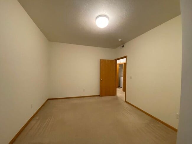Building Photo - $1550 | 3 Bedroom, 2 Bathroom House | PET ...