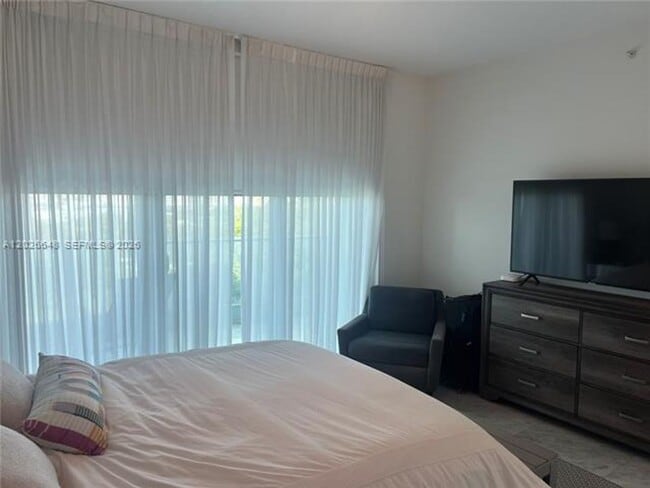 Building Photo - 2627 S Bayshore Dr