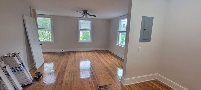 Building Photo - 1847 Eckard Ave