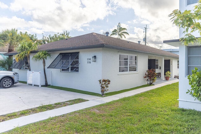 Building Photo - 114 S Lakeside Dr