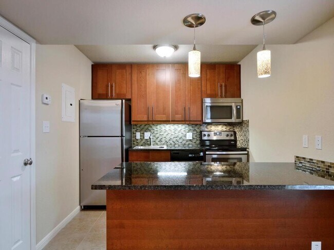 Building Photo - 7685 Northcross Dr