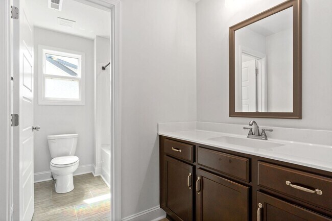 Building Photo - Pet Friendly Three Bedroom!