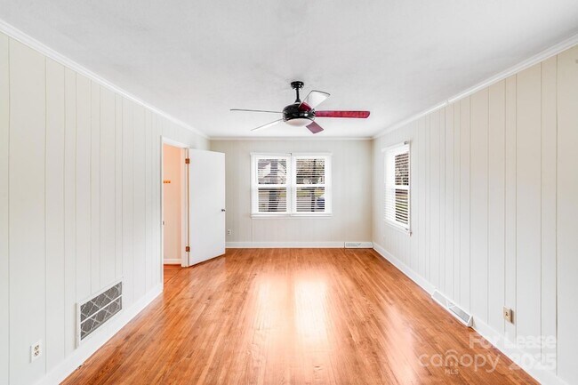 Building Photo - 5001 Vescova Ct