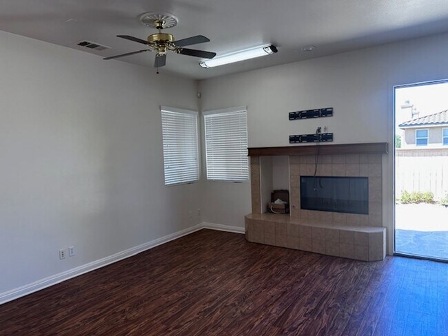 Building Photo - Excellent Extended Family home!