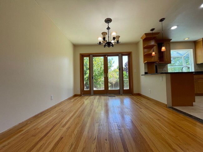 Building Photo - SUNNYVALE - Well Maintained 4 Bed 2.5 Bath