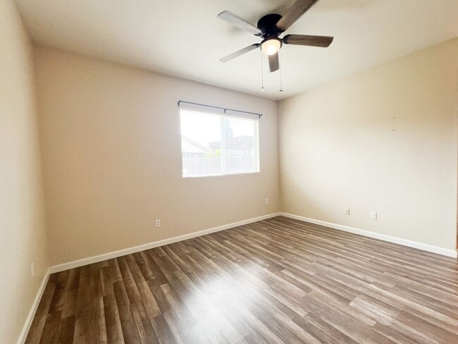 Building Photo - Beautiful 3 Bed, 2 Bath Home