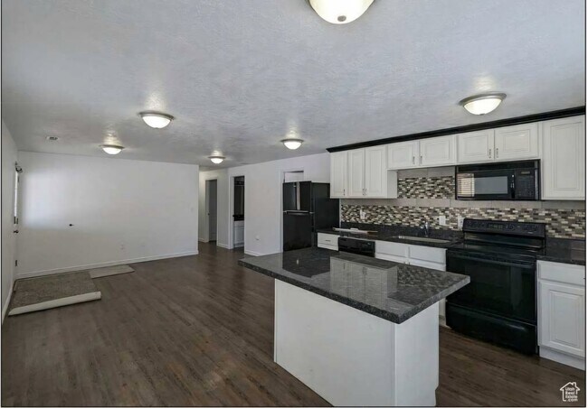 Building Photo - 4138 S Captains St