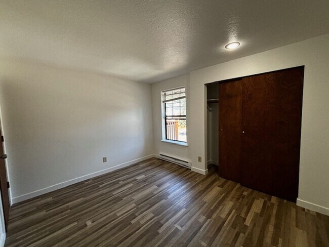 Building Photo - Spacious, two bedrooms, one bath in the Ro...