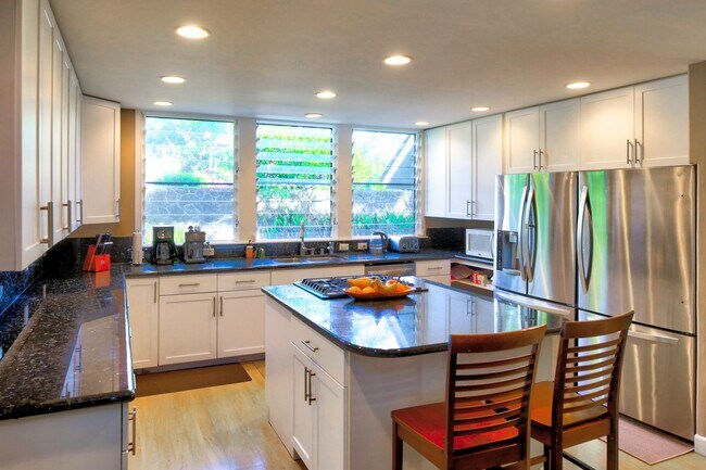 Building Photo - 1405 Mokulua Dr