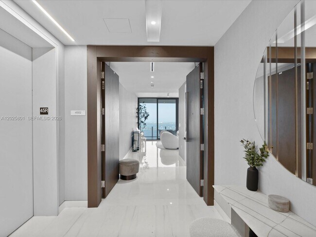 Building Photo - 300 Biscayne Blvd Way
