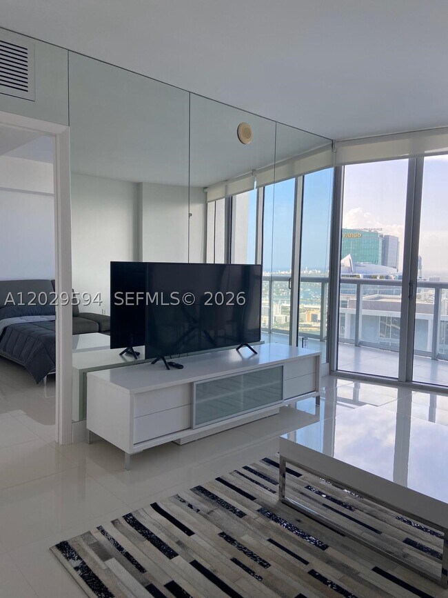 Building Photo - 495 Brickell Ave