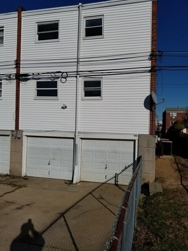 Building Photo - 9432 Kirkwood Rd