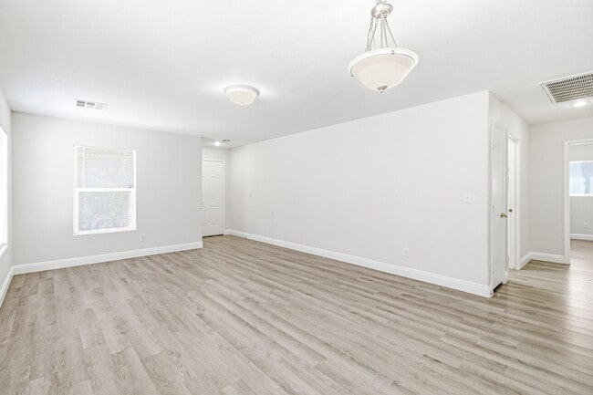 Building Photo - 183 White Butte St