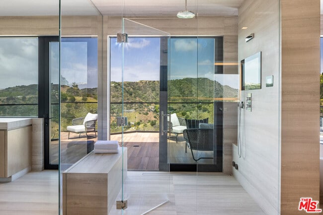 Building Photo - 1731 Summitridge Dr