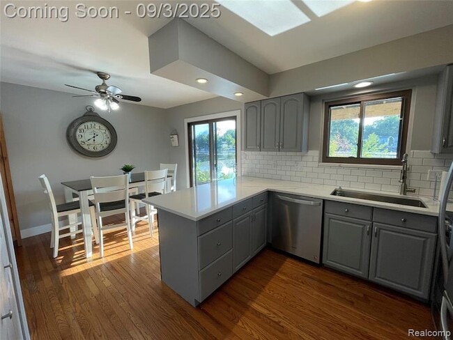 Building Photo - 1253 Bamford St