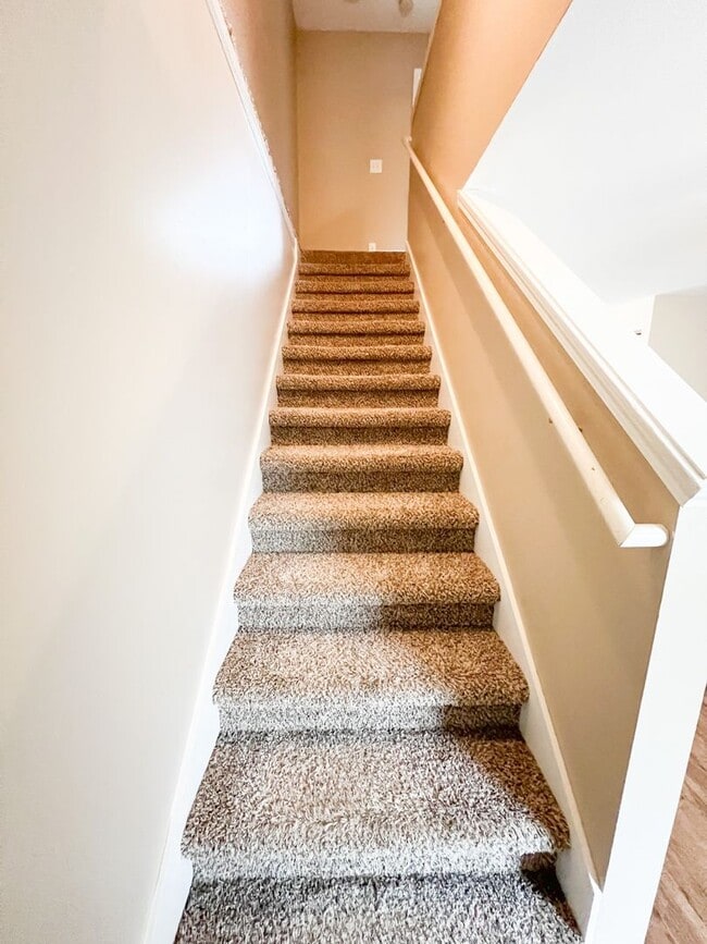 Building Photo - 2 Bedroom 1.5 Bathroom Townhome!!!