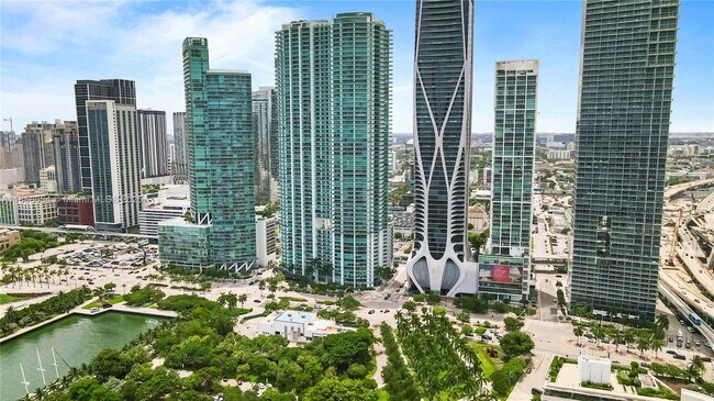 Building Photo - 900 Biscayne Blvd