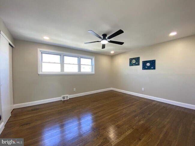Building Photo - 12639 Biscayne Dr