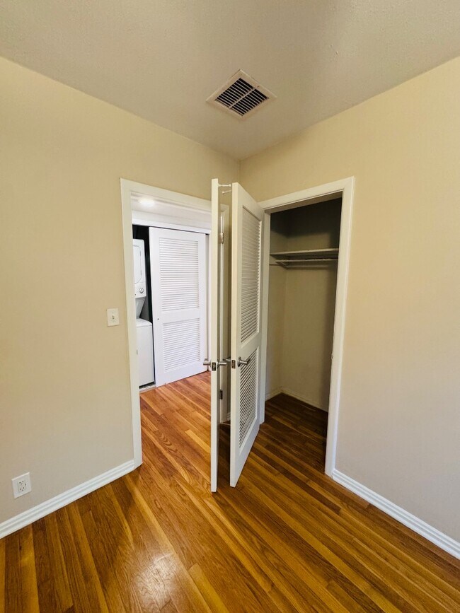 Building Photo - 1234 Belmont Terrace