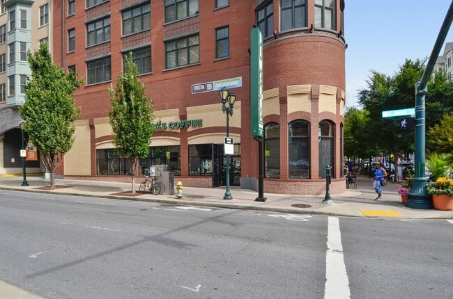 Building Photo - Sunny Studio in Downtown Rockville - ALL U...