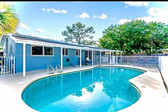 Primary Photo - 2233 SE 13th St