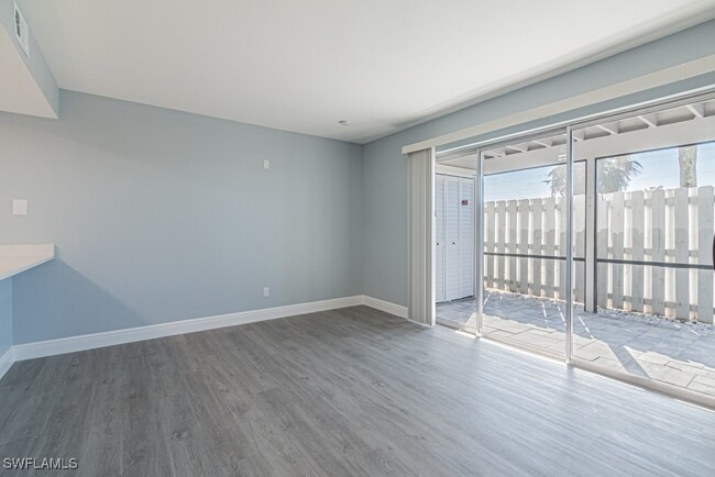 Building Photo - 5745 Foxlake Dr