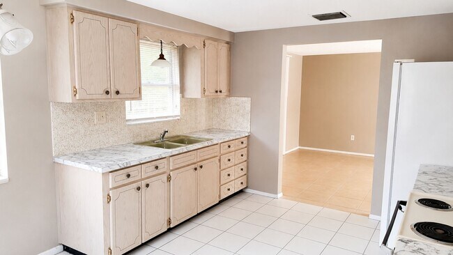 Building Photo - 4080 Redwing Dr