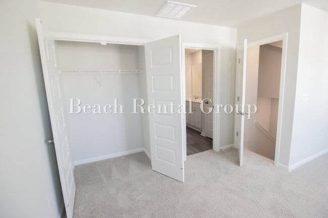 Building Photo - Gorgeous End Unit in Myrtle Beach