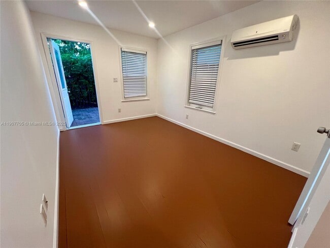 Building Photo - 1407 SE 2nd St