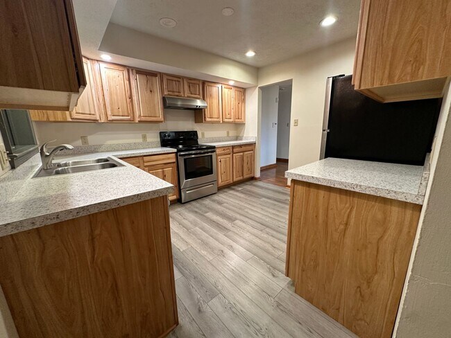 Building Photo - 1308 Minebank Rd