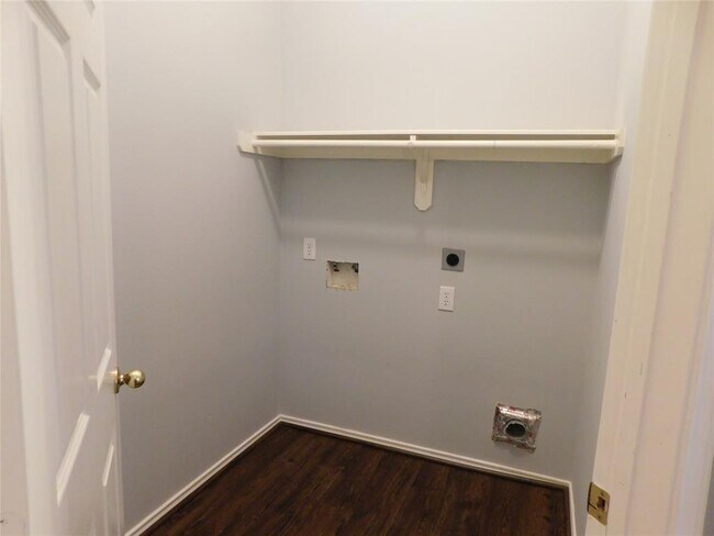 Building Photo - 4211 Creek Hollow Ln
