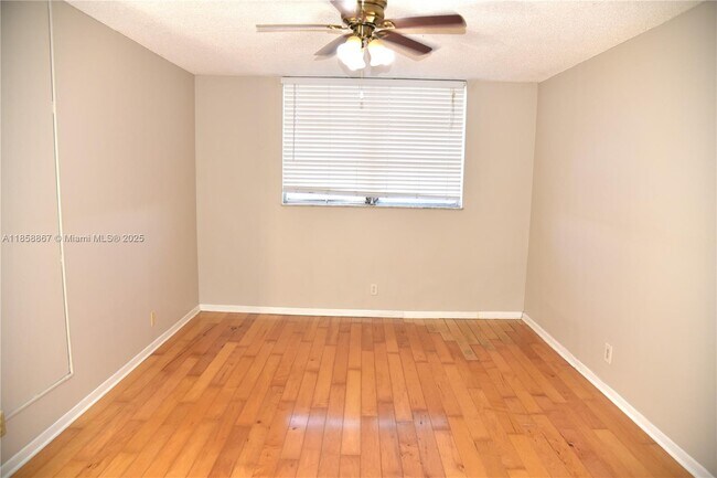 Building Photo - 404 NW 68th Ave