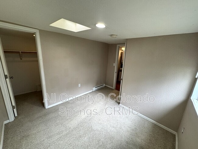 Building Photo - 822 S Logan Ave