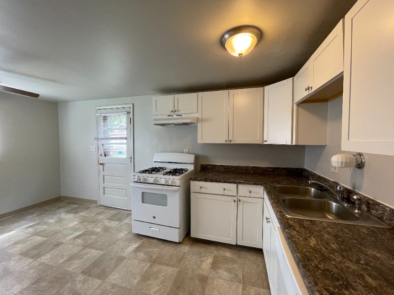 Building Photo - 939 Woodhill Dr