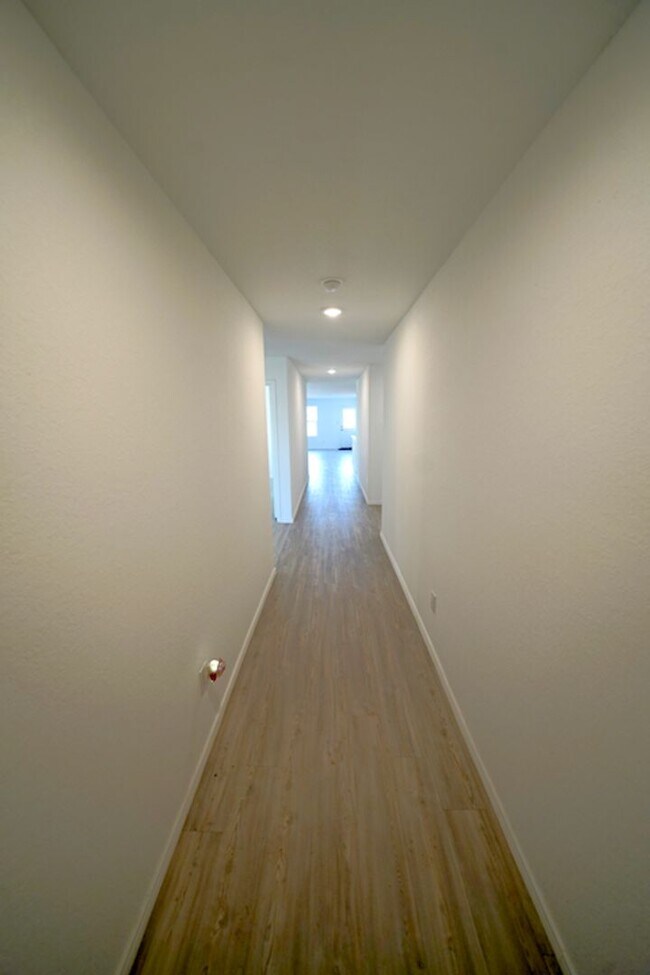Building Photo - Like-New Home Now Available For Rent in Converse, TX! Realtor Commission offered: $600