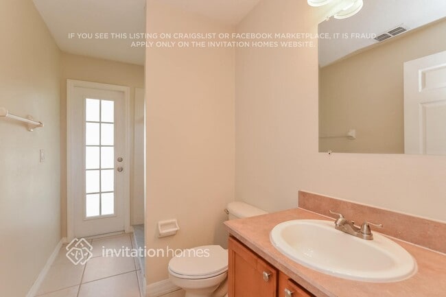 Building Photo - 1571 Parkglen Cir