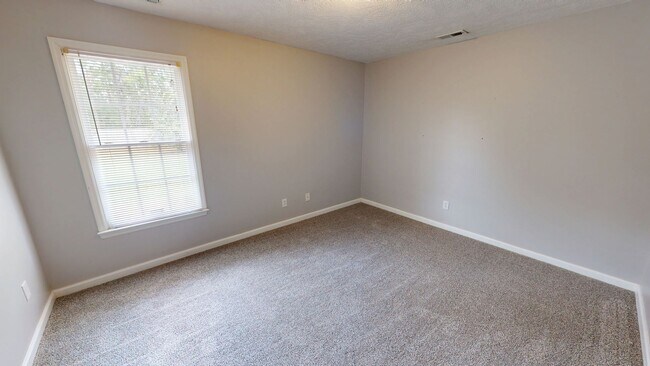 Building Photo - 3 Bedroom with BONUS Room in Jack Britt School District!