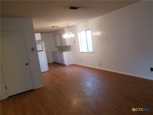 Building Photo - 505 Buttercup Ln