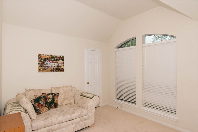 Building Photo - 9115 Sunny Ridge Dr